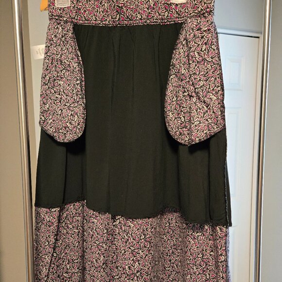 Reitmans Signature floral skirt. Just below the knee A-line skirt. Size 10 NEW - Picture 3 of 5